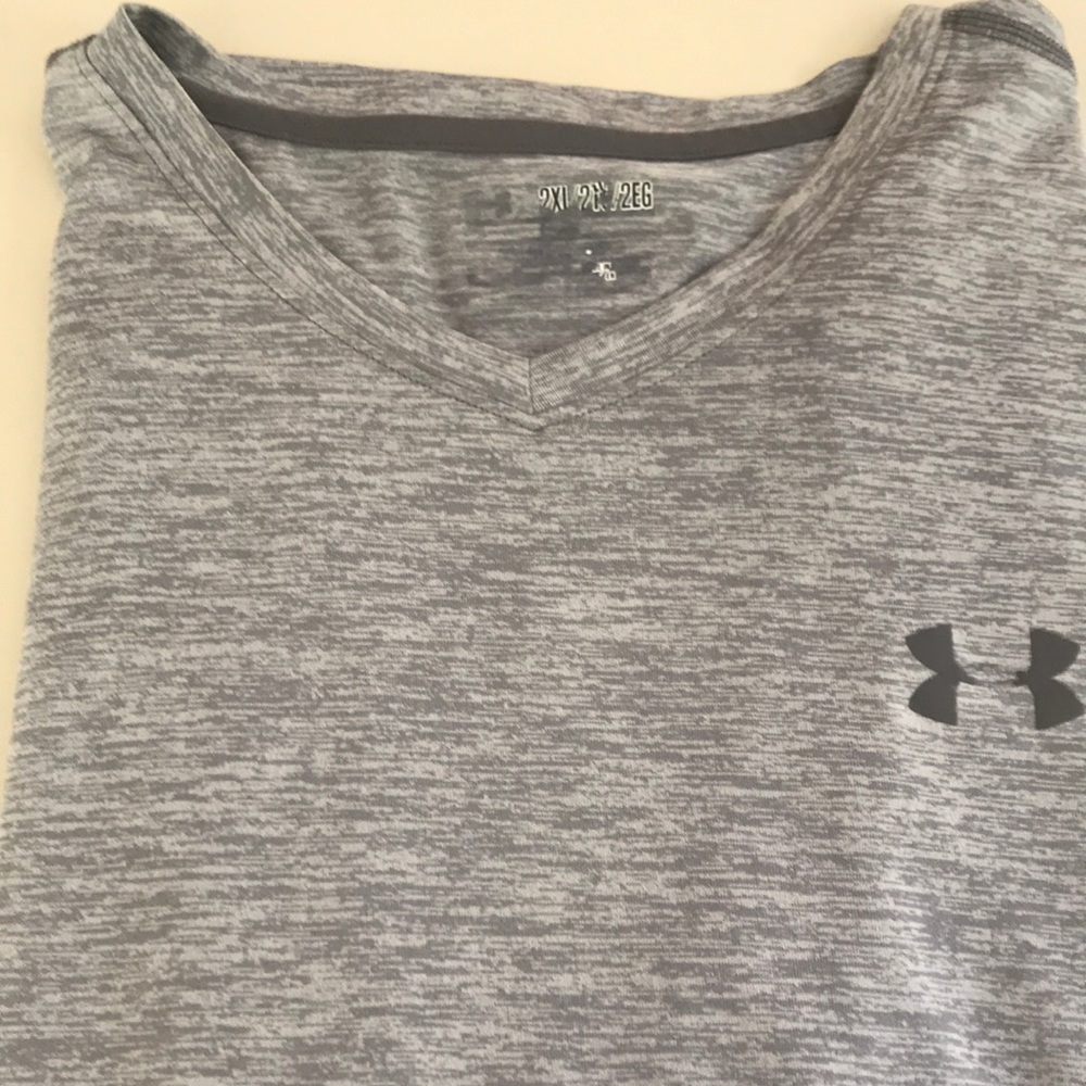 2XL Under Armour Men Gray Shirt